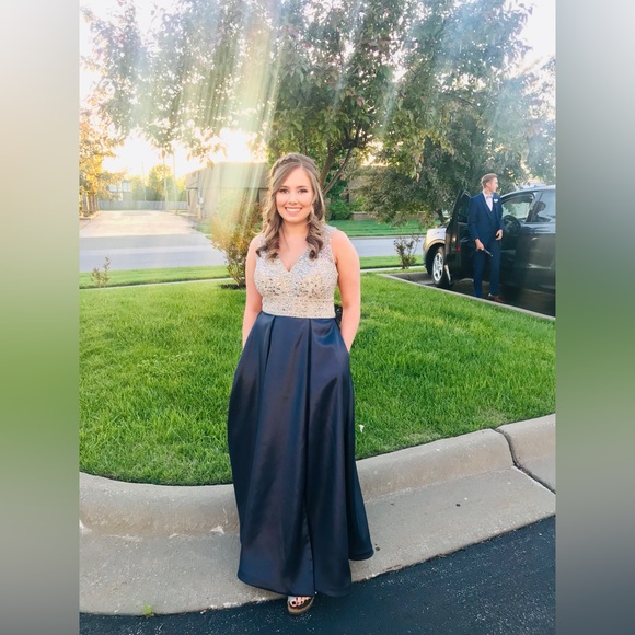 Prom/Formal dress - Picture 8 of 8